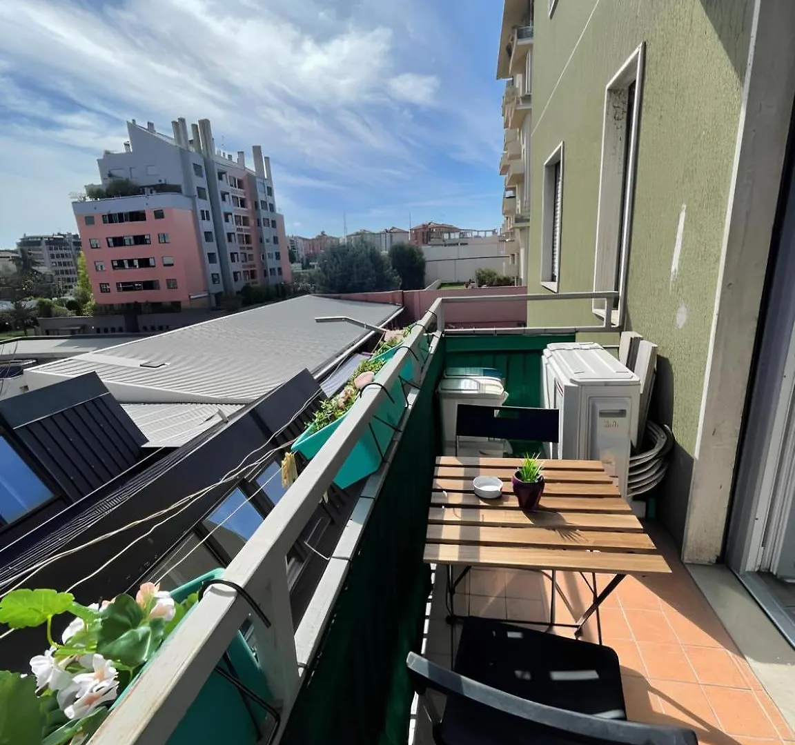 Gardone Apartment - Ampio Appartamento Con 2 Camere Da Letto - Comodo Per Duomo! Milan 0*,