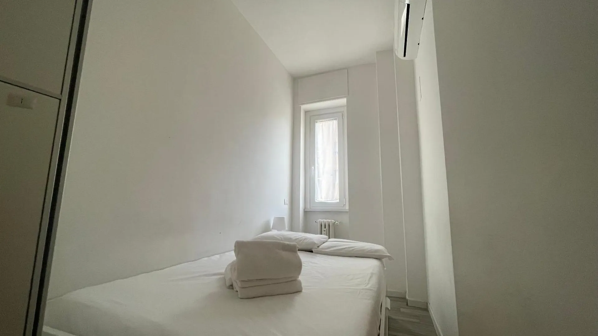Gardone Apartment - Ampio Appartamento Con 2 Camere Da Letto - Comodo Per Duomo! Milan