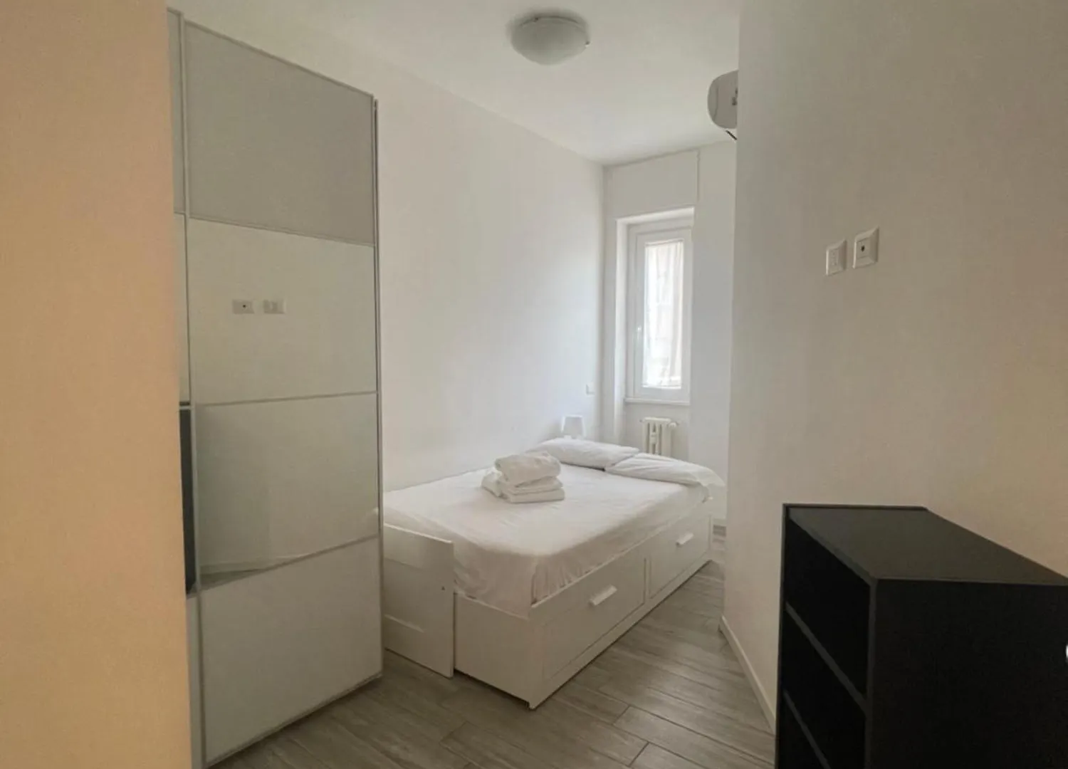 Gardone Apartment - Ampio Appartamento Con 2 Camere Da Letto - Comodo Per Duomo! Μιλάνο