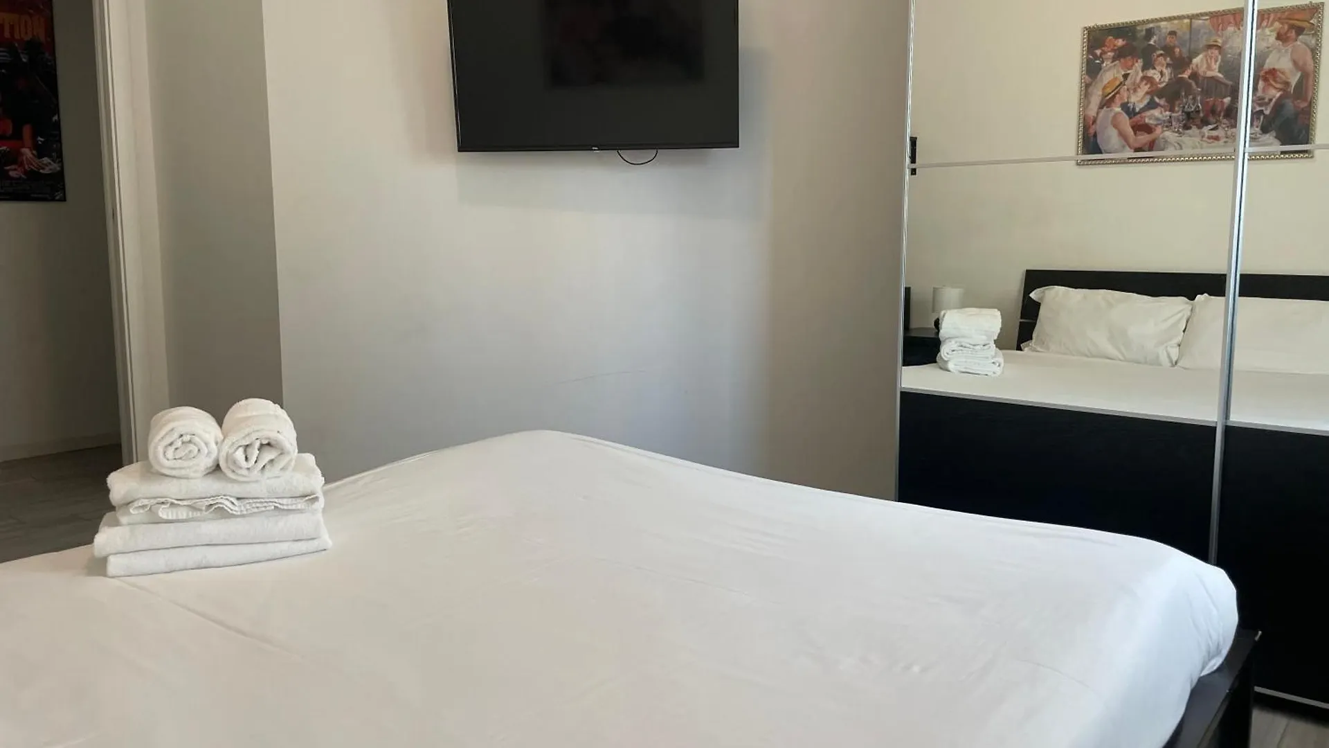 Gardone Apartment - Ampio Appartamento Con 2 Camere Da Letto - Comodo Per Duomo! Milan